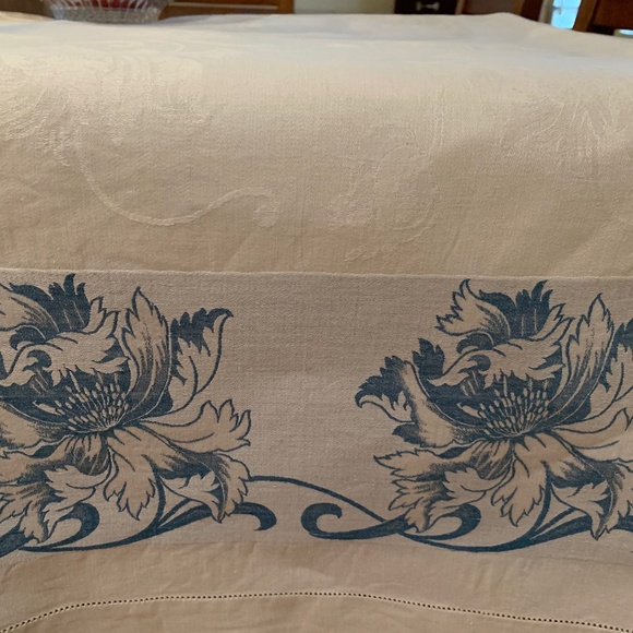 Tablecloth Damask White and Blue,  52”x52” Vintage - Picture 4 of 7